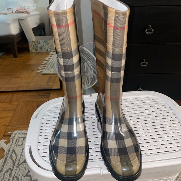 Burberry Nova Check Rainboots - Picture 2 of 3